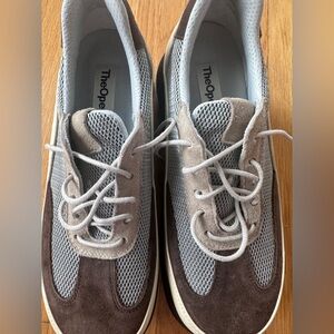 Platform sneakers size 6